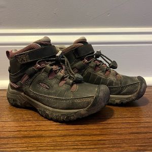 Kids Keen hiking boots